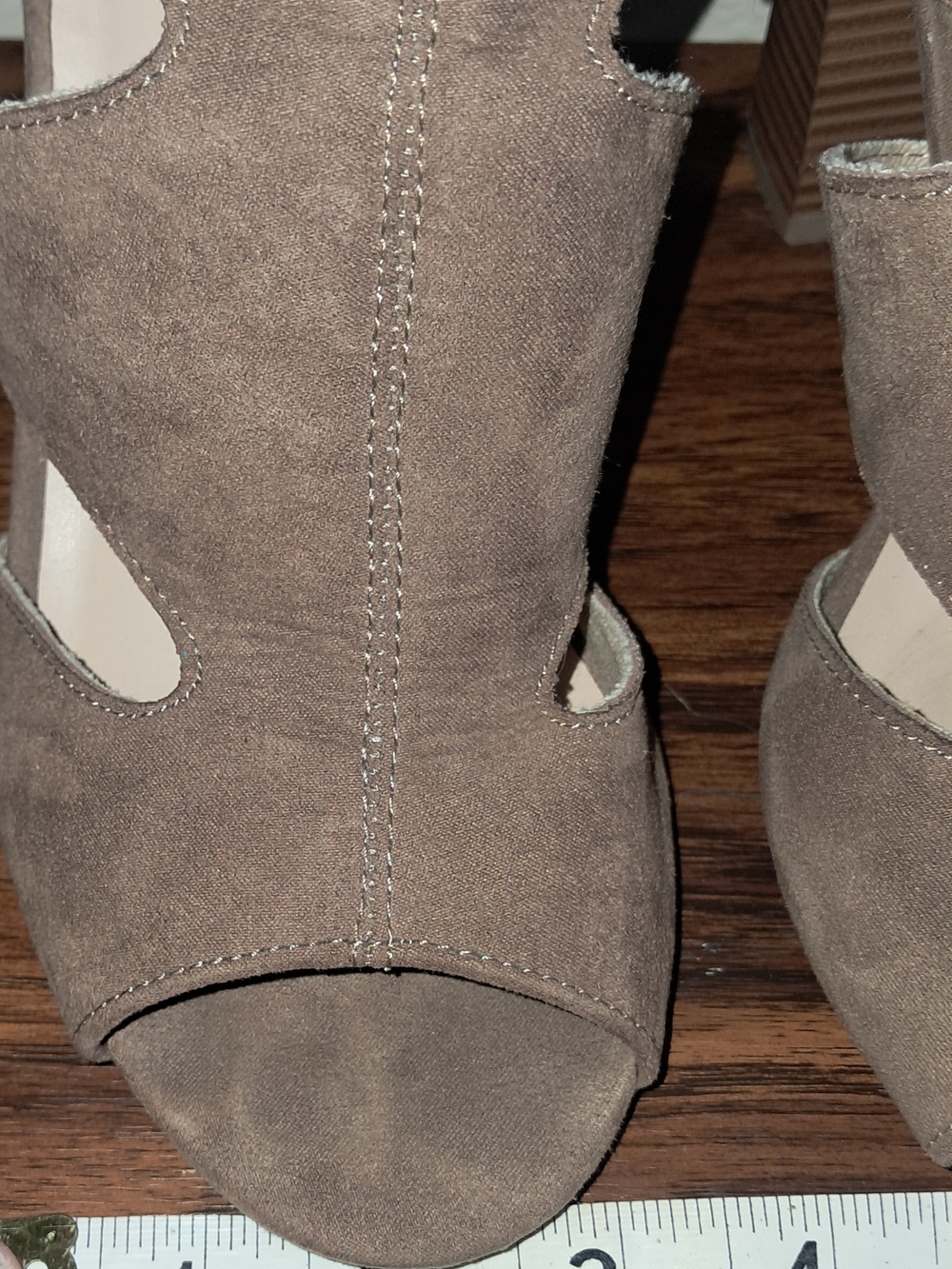 Charlotte Russe Size 8 Women’s Taupe Suede Cutout Block Heel Sandals - Picture 11 of 13